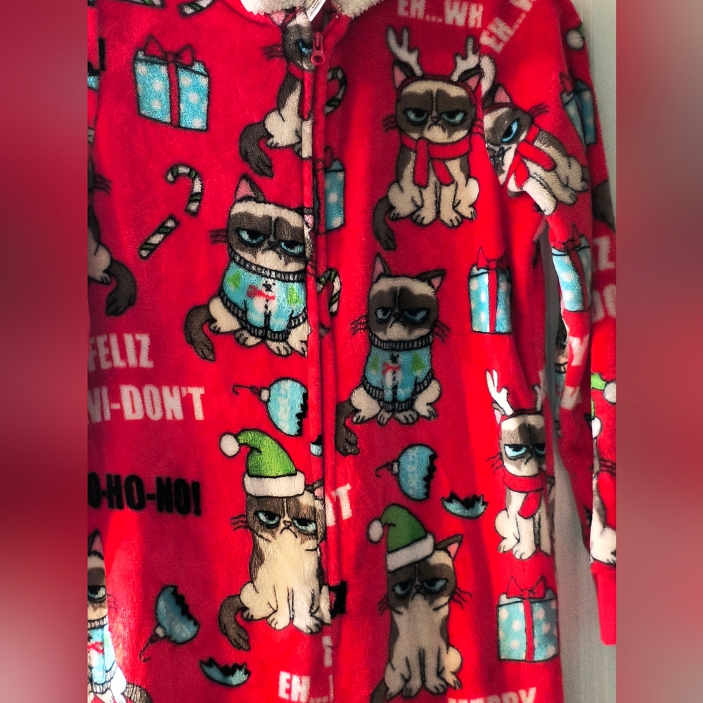Grumpy Cat Red Pajamas Size M (8-10) - Picture 2 of 4